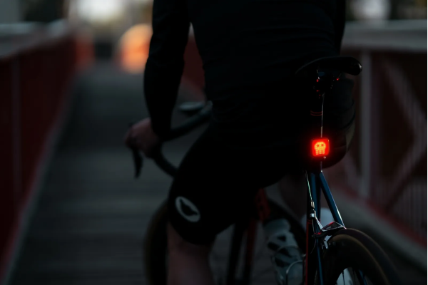 Мигалка задня Knog Blinder Grid COB Rear 100 Lumens Мигалка задня Knog Blinder Grid COB Rear 100 Lumens