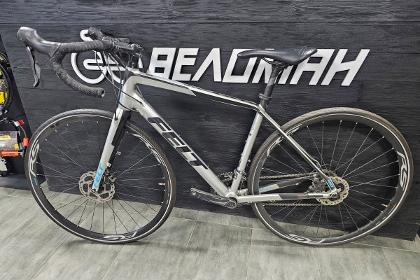 ВЕЛОСИПЕД ШОСЕЙНИЙ FELT VR40 MATTE SILVER ВЕЛОСИПЕД ШОСЕЙНИЙ FELT VR40 MATTE SILVER