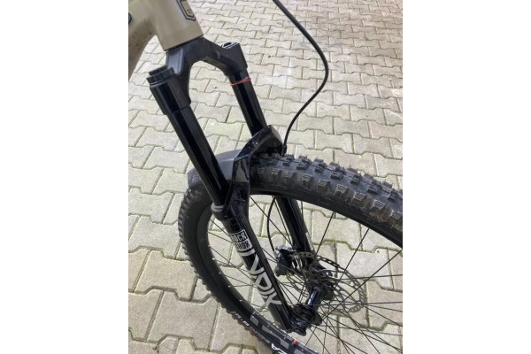 Вилка RockShox Lyrik Ultimate Charger 3 RC2 - Crown 29" Boost™ 15x110 160mm Gloss Black Alum Str Tpr 44offset DebonAir+ (includes Bolt On Fender,2 Btm Tokens, Star nut & Maxle Stealth) D1 Вилка RockShox Lyrik Ultimate Charger 3 RC2 - Crown 29" Boost™ 15x110 160mm Gloss Black Alum Str Tpr 44offset DebonAir+ (includes Bolt On Fender,2 Btm Tokens, Star nut & Maxle Stealth) D1