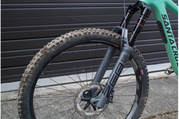 Вилка RockShox ZEB Ultimate Charger 3 RC2 - Crown 27.5" Boost™ 15x110 160mm Grey Alum Str Tpr Sm CrownOD 44offset DebonAir (Inc. Bolt on Fender,2 Btm Tokens, Star nut & Maxle Stealth) A2 Вилка RockShox ZEB Ultimate Charger 3 RC2 - Crown 27.5" Boost™ 15x110 160mm Grey Alum Str Tpr Sm CrownOD 44offset DebonAir (Inc. Bolt on Fender,2 Btm Tokens, Star nut & Maxle Stealth) A2