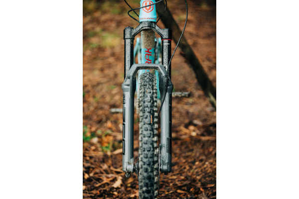 Вилка RockShox ZEB Ultimate Charger 3 RC2 - Crown 27.5" Boost™ 15x110 160mm Grey Alum Str Tpr Sm CrownOD 44offset DebonAir (Inc. Bolt on Fender,2 Btm Tokens, Star nut & Maxle Stealth) A2 Вилка RockShox ZEB Ultimate Charger 3 RC2 - Crown 27.5" Boost™ 15x110 160mm Grey Alum Str Tpr Sm CrownOD 44offset DebonAir (Inc. Bolt on Fender,2 Btm Tokens, Star nut & Maxle Stealth) A2